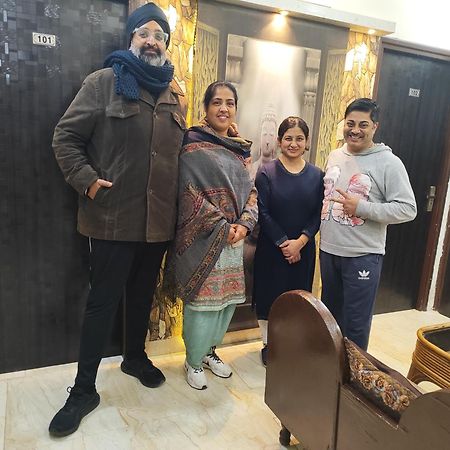 4N Homestay- Golden Temple View Amritsar Buitenkant foto